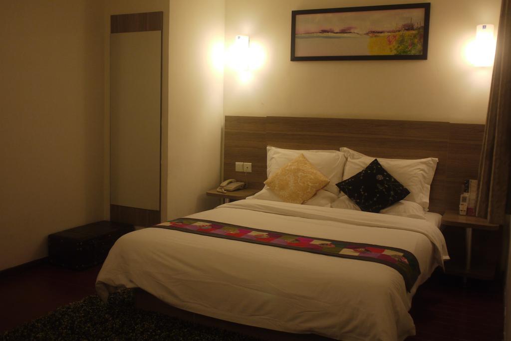 Revive House Hotel Guangzhou Shang Xia Jiu Room photo